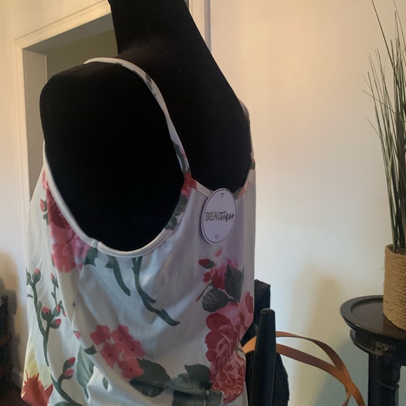 🌸🌸NWT-Beautiful Floral Jumpsuit-L - Picture 4 of 5